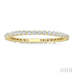 1/2 Ctw Round Cut Diamond Eternity Wedding Band in 14K Yellow Gold