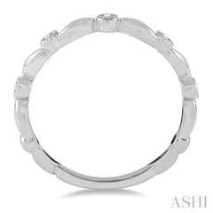 1/20 Ctw Curvy Leaf and Circular Mount Round Cut Diamond Stackable Fashion Band in 14K White Gold