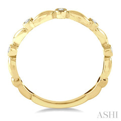 1/20 Ctw Curvy Leaf and Circular Mount Round Cut Diamond Stackable Fashion Band in 14K Yellow Gold