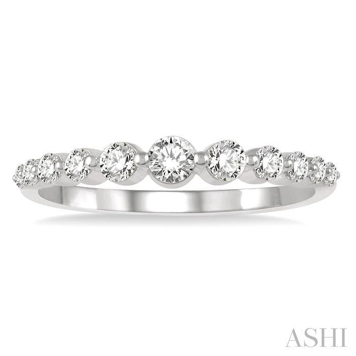 1/3 Ctw Graduated Round Cut Diamond Fashion Ring in 14K White Gold