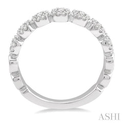 1/2 Ctw Circular Diamond Cluster Ladies Ring in 14K White Gold
