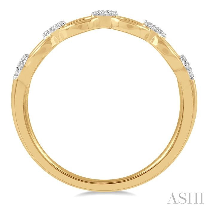 1/10 Ctw Round Cut Diamond Stackable Oval Shape Link Fashion Band in 14K Yellow Gold
