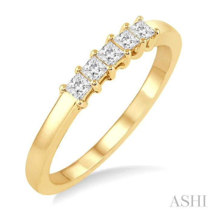 1/4 Ctw Princess Cut Diamond Wedding Band in 14K Yellow Gold