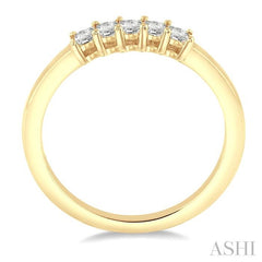 1/4 Ctw Princess Cut Diamond Wedding Band in 14K Yellow Gold