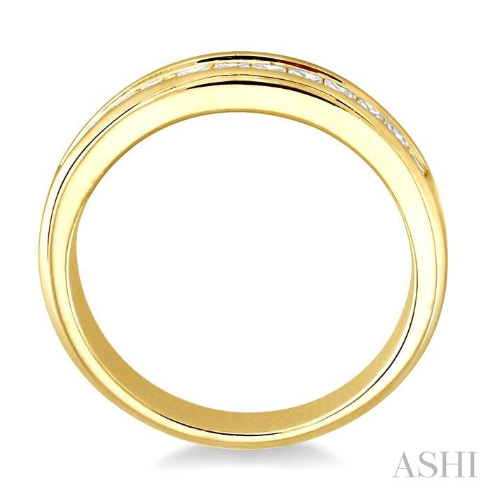 1/4 Ctw Princess Cut Diamond Band in 14K Yellow Gold