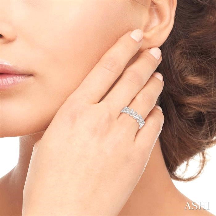 1/10 Ctw Round Cut Diamond Leaf Ring in 14K White Gold