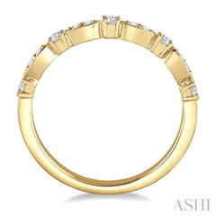 1/4 Ctw Lattice Marquise and Circular Mount Round Cut Diamond Stackable Band in 14K Yellow Gold