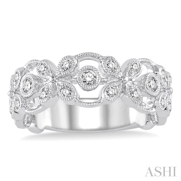 1/4 Ctw Round Cut Diamond Fashion Ring in 14K White Gold