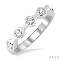 1/2 Ctw Round Cut Diamond Stack Band in 14K White Gold
