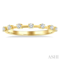 1/5 Ctw Round Cut Diamond Fashion Band in 10K Yellow Gold