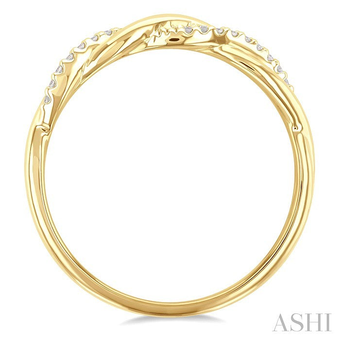 1/20 Ctw Twisted Top Round Cut Diamond Fashion Ring in 10K Yellow Gold