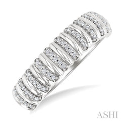 1/6 Ctw Ribbed Round Cut Diamond Fashion Ring in 14K White Gold
