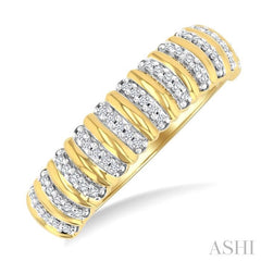 1/6 Ctw Ribbed Round Cut Diamond Fashion Ring in 10K Yellow Gold