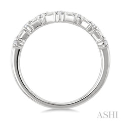 1/4 Ctw Baguette and Round Cut Diamond Chevron Fashion Ring in 14K White Gold