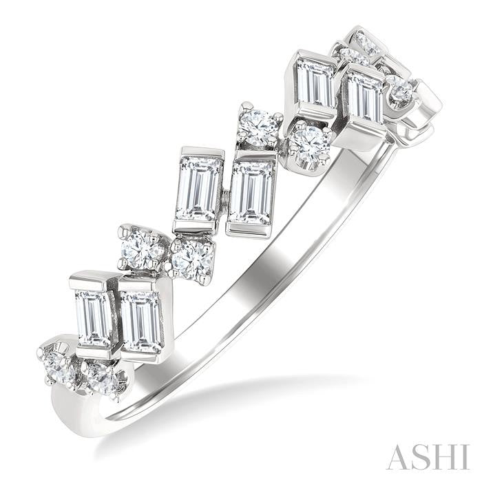 1/2 Ctw Zig-Zag Scatter Baguette and Round Cut Diamond Fashion Band in 14K White Gold