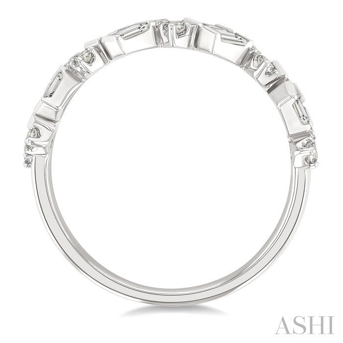 1/2 Ctw Zig-Zag Scatter Baguette and Round Cut Diamond Fashion Band in 14K White Gold