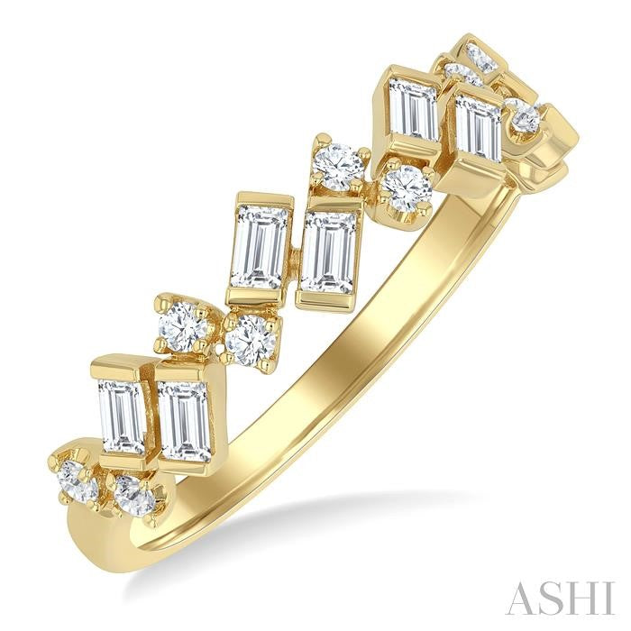 1/2 Ctw Zig-Zag Scatter Baguette and Round Cut Diamond Fashion Band in 14K Yellow Gold