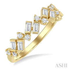 1/2 Ctw Zig-Zag Scatter Baguette and Round Cut Diamond Fashion Band in 14K Yellow Gold