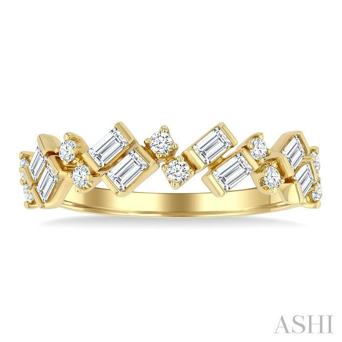 1/2 Ctw Zig-Zag Scatter Baguette and Round Cut Diamond Fashion Band in 14K Yellow Gold