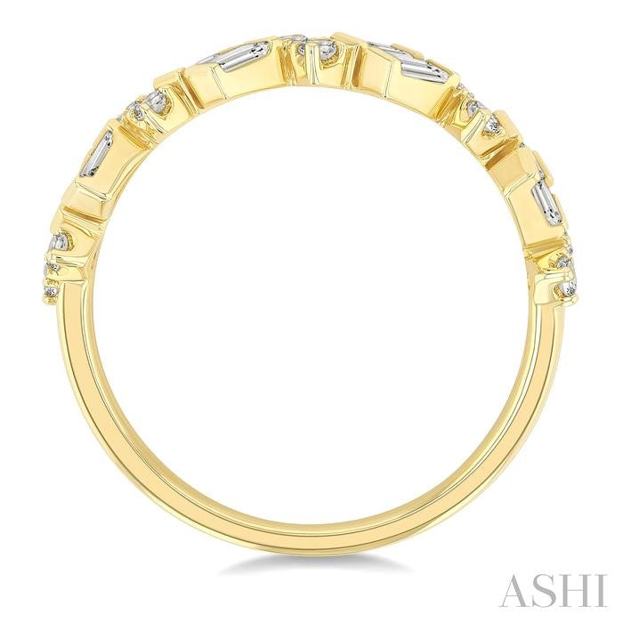 1/2 Ctw Zig-Zag Scatter Baguette and Round Cut Diamond Fashion Band in 14K Yellow Gold