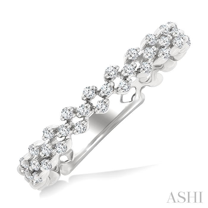 1/5 Ctw Circular Link Round Cut Diamond Fashion Band in 10K White Gold