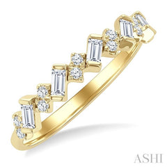 1/3 Ctw Zigzag Scatter Baguette and Round Cut Diamond Fashion Band in 14K Yellow Gold