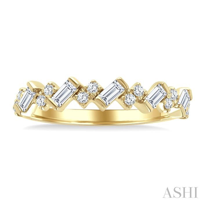 1/3 Ctw Zigzag Scatter Baguette and Round Cut Diamond Fashion Band in 14K Yellow Gold