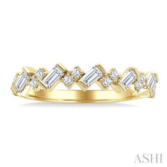 1/3 Ctw Zigzag Scatter Baguette and Round Cut Diamond Fashion Band in 14K Yellow Gold