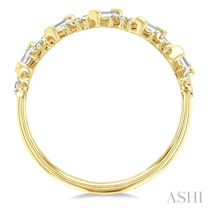 1/3 Ctw Zigzag Scatter Baguette and Round Cut Diamond Fashion Band in 14K Yellow Gold