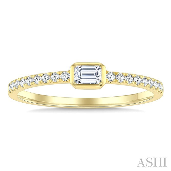 1/3 Ctw Bezel Set Emerald and Round Cut Diamond Fashion Ring in 14K Yellow Gold