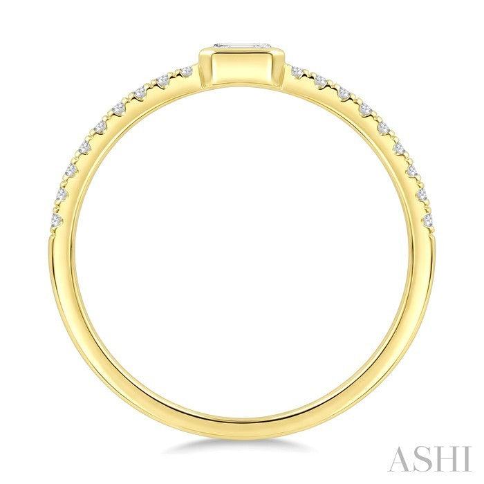 1/3 Ctw Bezel Set Emerald and Round Cut Diamond Fashion Ring in 14K Yellow Gold