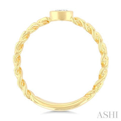 1/5 Ctw Bezel Set Round Cut Diamond Curb Link Fashion Ring in 14K Yellow Gold
