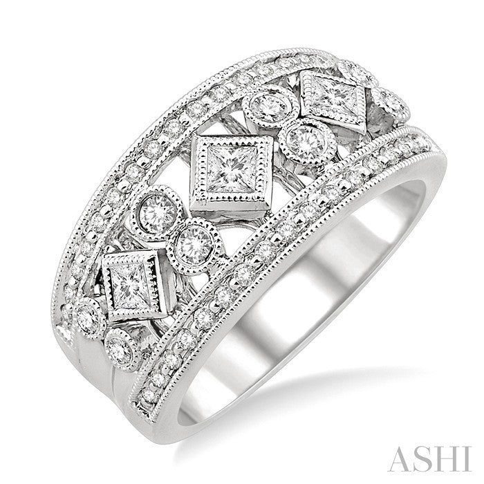 5/8 Ctw Diamond Fashion Ring in 14K White Gold