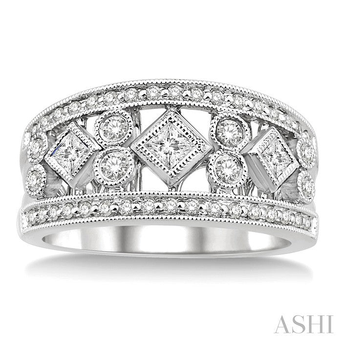 5/8 Ctw Diamond Fashion Ring in 14K White Gold