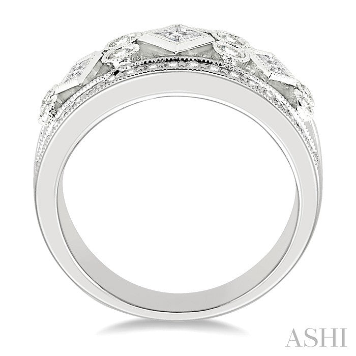 5/8 Ctw Diamond Fashion Ring in 14K White Gold