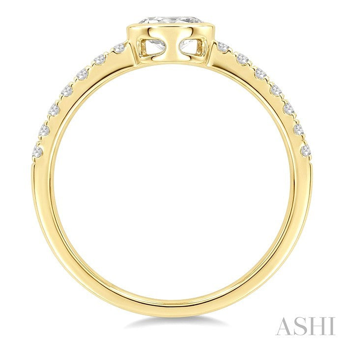 1/2 Ctw East-West Oval Cut and Round Cut Diamond Ring in 14K Yellow Gold