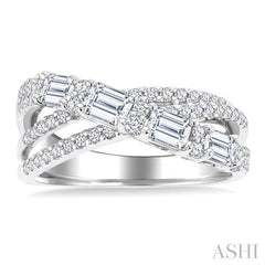 1 1/4 Ctw Emerald and Round Cut Diamond Split Crossover Fashion Ring in 14K White Gold