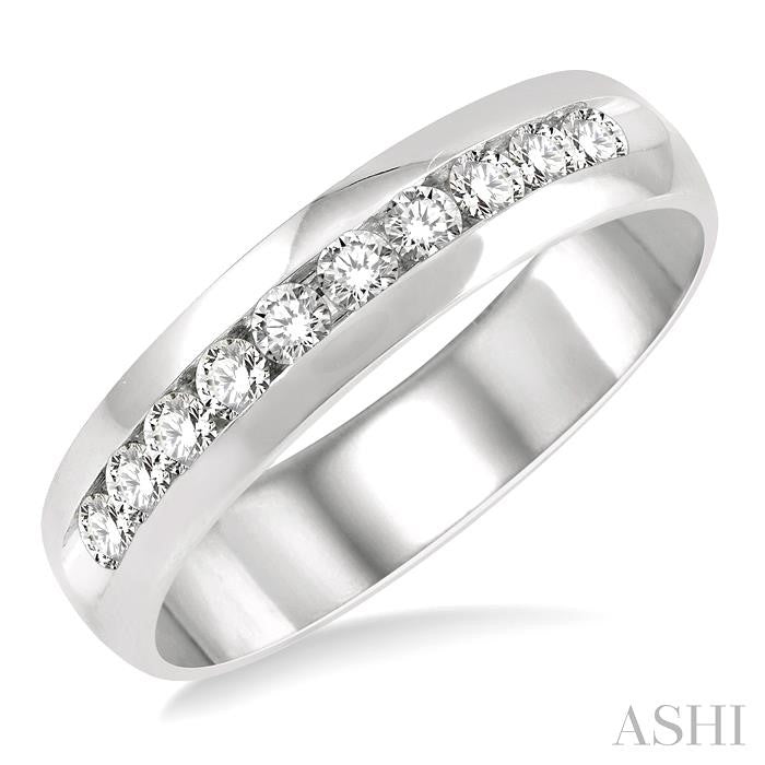 1/2 Ctw Niched Center Round Cut Diamond Men's Wedding Band in 14K White Gold
