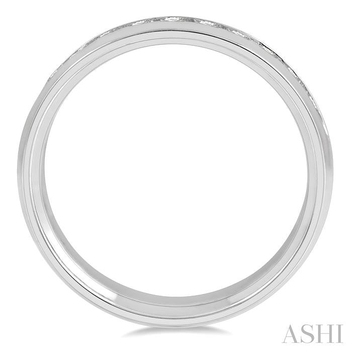 1/2 Ctw Niched Center Round Cut Diamond Men's Wedding Band in 14K White Gold