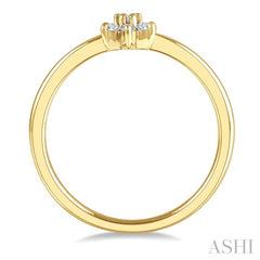 1/8 Ctw Floral Round Cut Diamond Petite Fashion Ring in 14K Yellow Gold