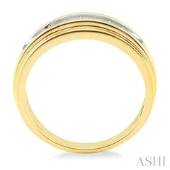 1/20 Ctw Round Cut Diamond Women's Ring in 14K Yellow Gold