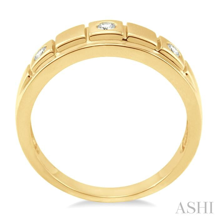 1/8 Ctw Round Cut Diamond Women's Ring in 14K Yellow Gold