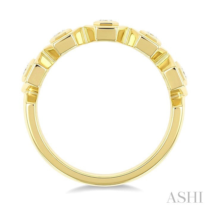 1/8 Ctw Hexagon Shape Link Round Cut Diamond Fashion Ring in 14K Yellow Gold