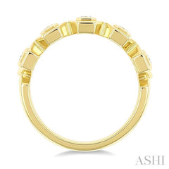 1/8 Ctw Hexagon Shape Link Round Cut Diamond Fashion Ring in 14K Yellow Gold