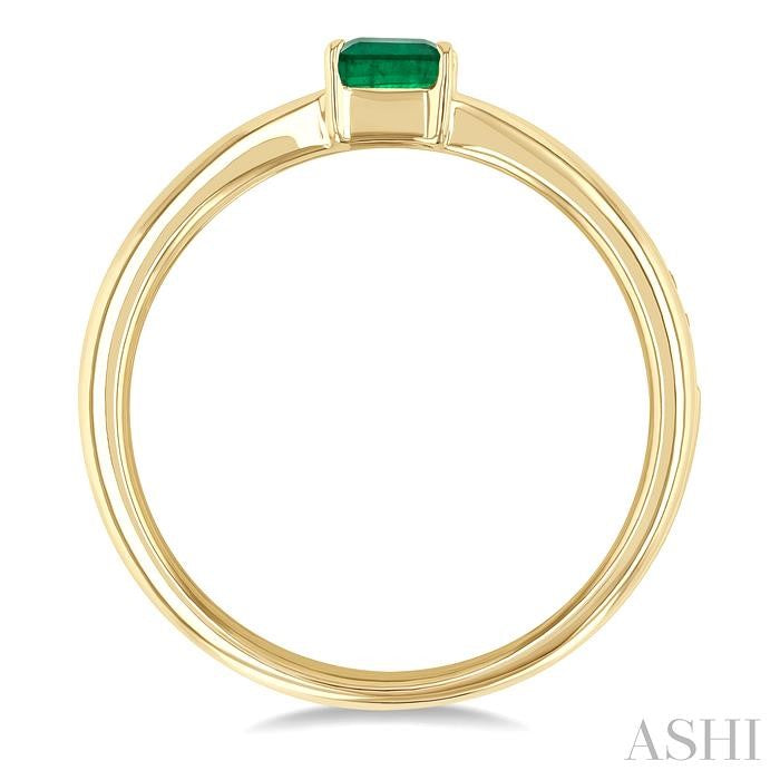 4x3 MM Emerald and 1/6 Ctw Round Cut Diamond East-West Set Precious Fashion Ring in 14K Yellow Gold