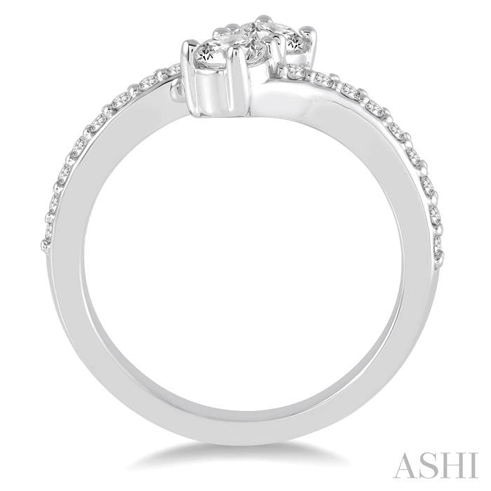 3/4 Ctw Cross Over Shank Round Cut Diamond 2Stone Ring in 14K White Gold