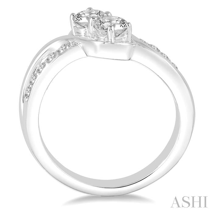 3/4 Ctw Cross Over Embraced Center Round Cut Diamond 2Stone Ring in 14K White Gold