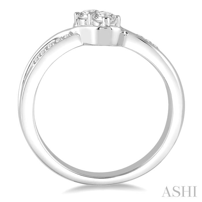 1/4 Ctw Cross Over Embraced Center Round Cut Diamond 2Stone Ring in 14K White Gold