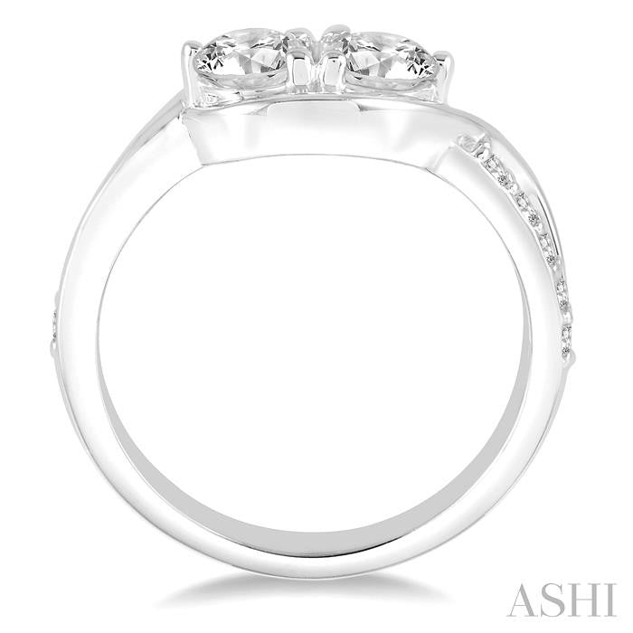 1 Ctw Twin Diamond Embracing Twisted Center Diamond 2Stone Ring in 14K White Gold