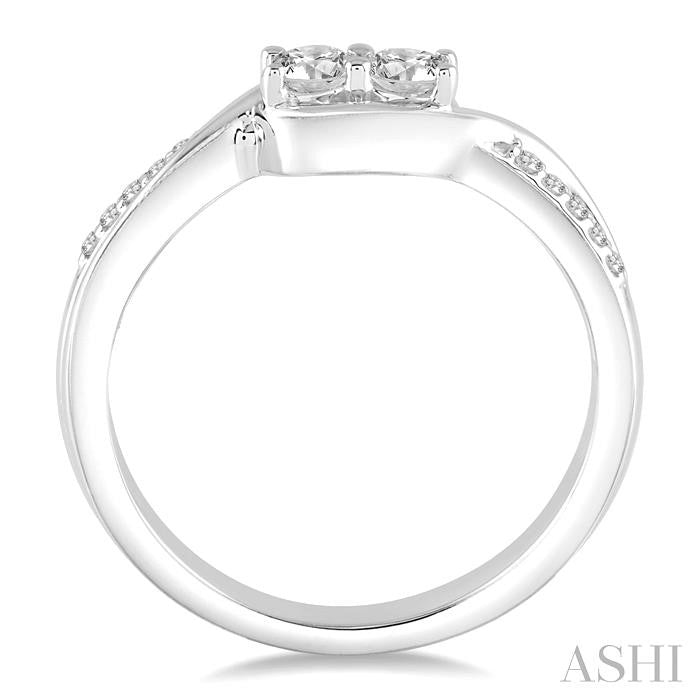 1/4 Ctw Twin Diamond Embracing Twisted Center Diamond 2Stone Ring in 14K White Gold